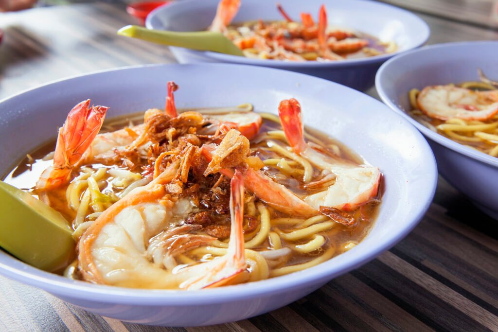hokkien soup prawn noodles bowls closeup
